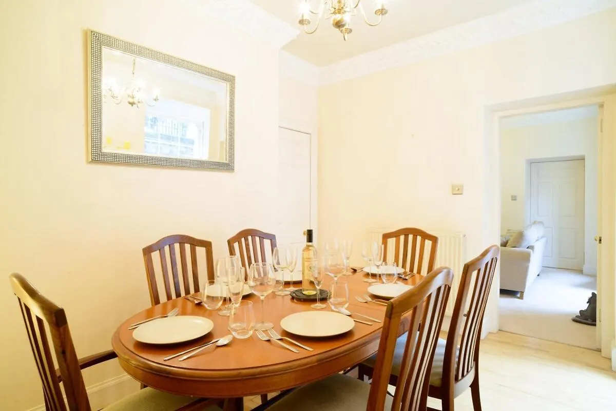 Beautiful Georgian 2 Bedroom Flat Edinburgh